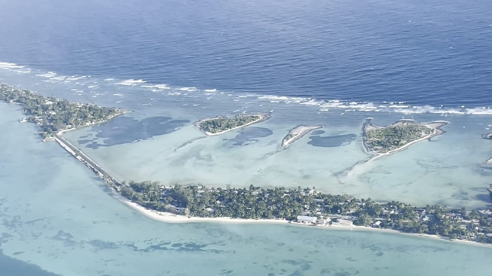 Flyfoto av noen av øyene på Kiribati
