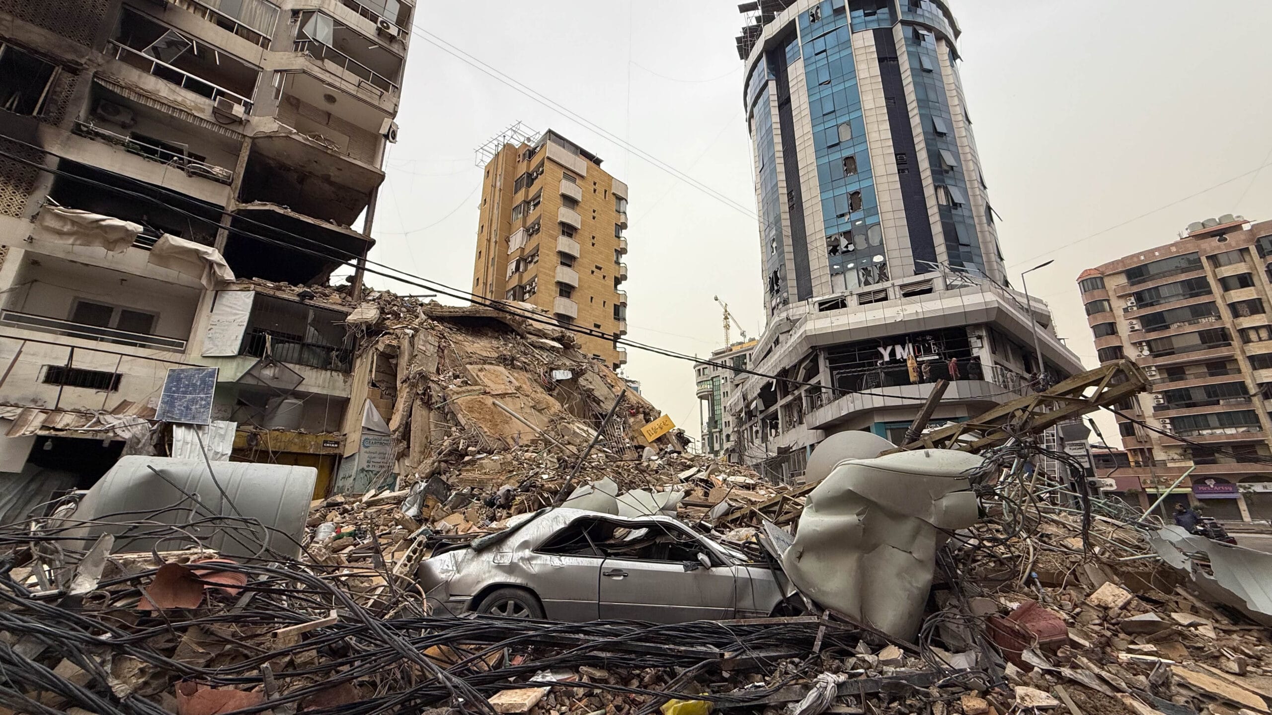 Boligblokker ødelagt i Dahye-nabolaget, sør i Beirut.